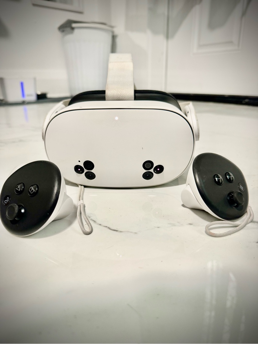 Standalone White VR Headset with White Controllers - Premium Immersive Kit